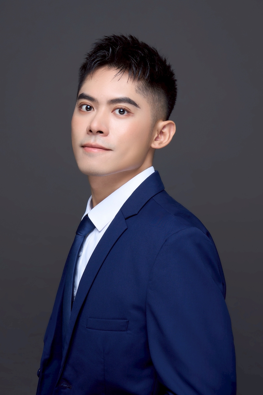 202506-headshot02