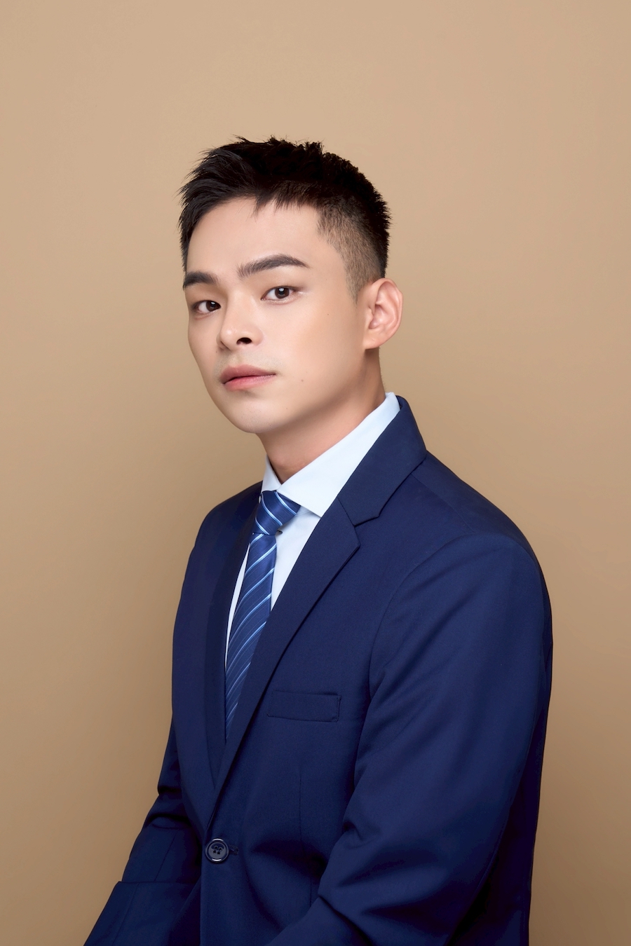 202506-headshot04