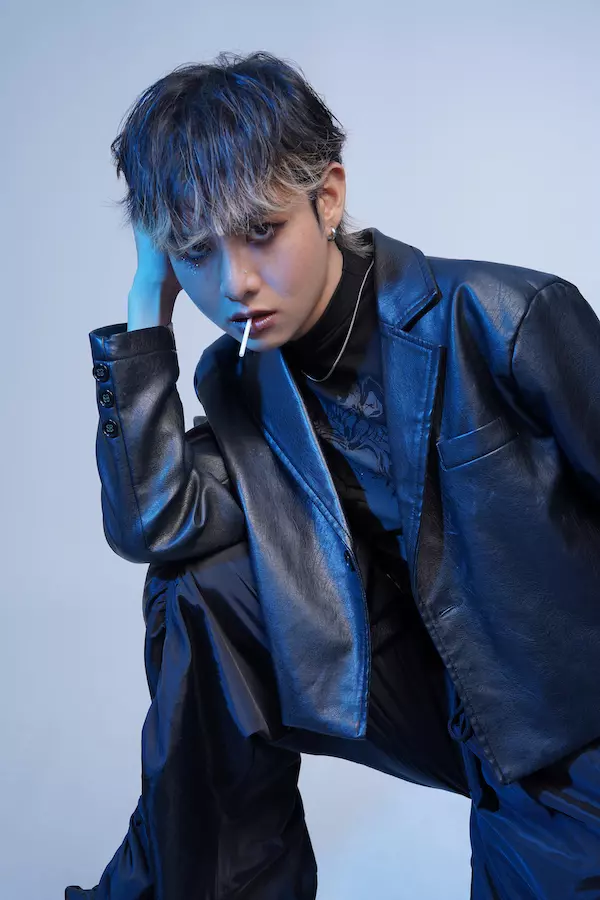 Male fashion portrait by HOLO+FACE Bangkok | ภาพพอร์ตเทรตผู้ชายพร้อมลุคแฟชั่นและแสงเงาที่โดดเด่น