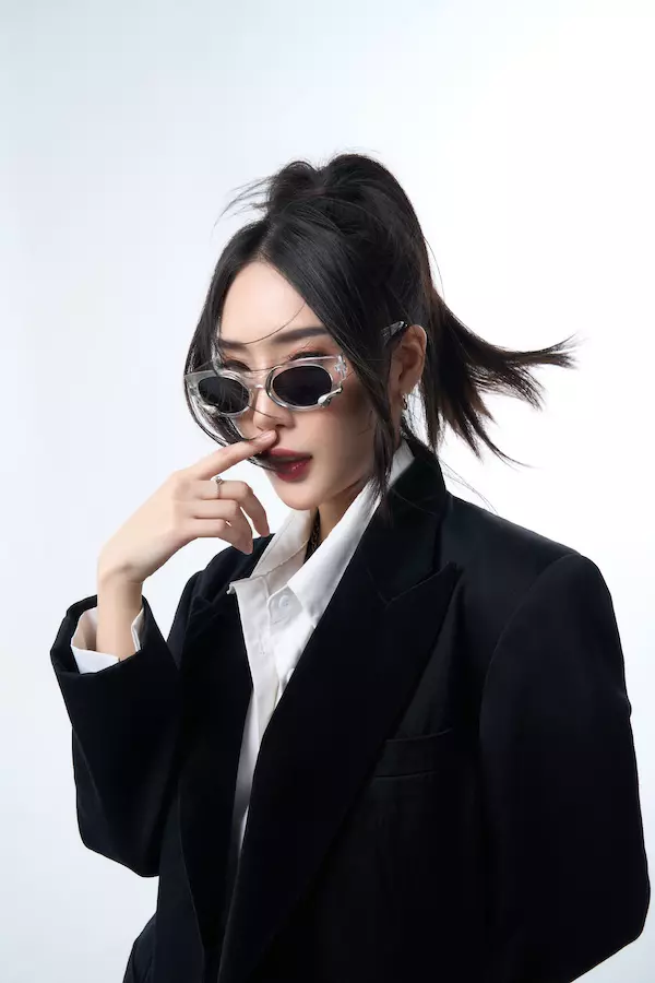 HOLO+FACE Bangkok fashion portrait | ถ่ายภาพพอร์ตเทรตแฟชั่นในกรุงเทพฯ พร้อมสไตล์เฉพาะตัว