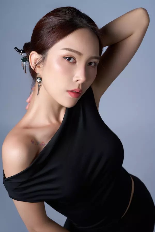 Fashion portrait by HOLO+FACE Bangkok | ภาพพอร์ตเทรตแฟชั่นสำหรับค้นหาสไตล์ของตัวเอง